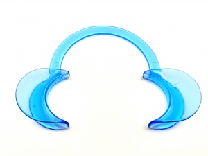 Ретрактор стоматологический прозрачный Дуга M